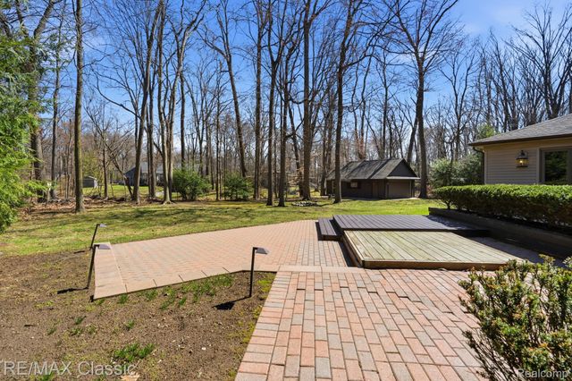 16800 Bell Creek Lane, Livonia, MI 48154