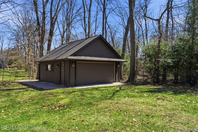 16800 Bell Creek Lane, Livonia, MI 48154