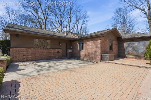 16800 Bell Creek Lane, Livonia, MI 48154