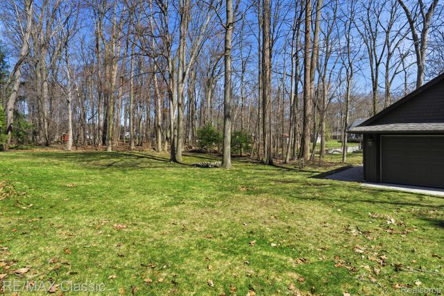 16800 Bell Creek Lane, Livonia, MI 48154