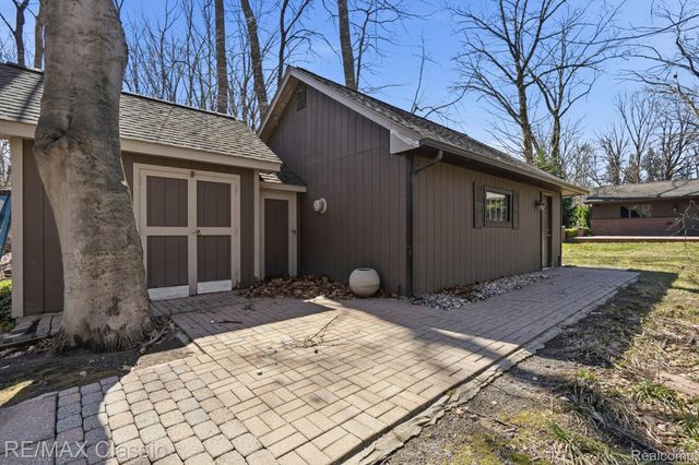 16800 Bell Creek Lane, Livonia, MI 48154