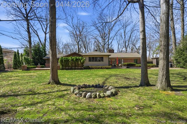 16800 Bell Creek Lane, Livonia, MI 48154