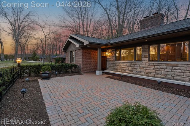 16800 Bell Creek Lane, Livonia, MI 48154