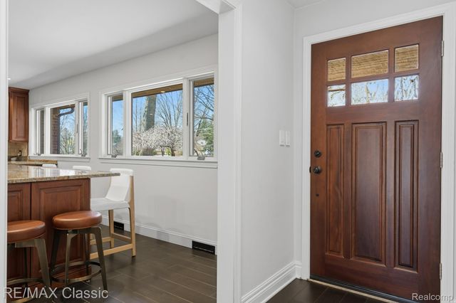 16800 Bell Creek Lane, Livonia, MI 48154