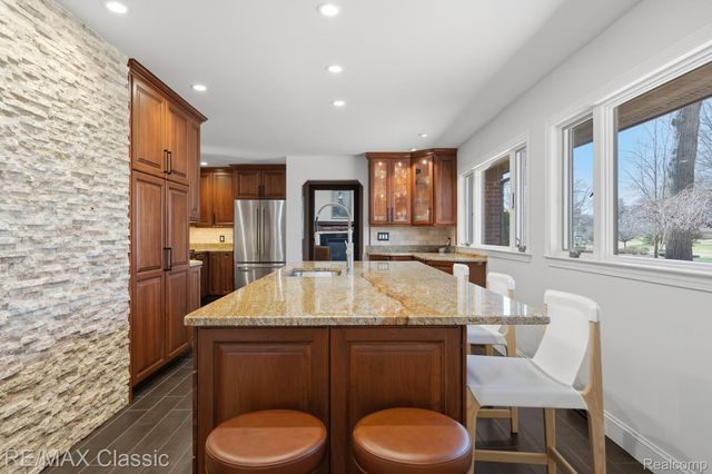 16800 Bell Creek Lane, Livonia, MI 48154