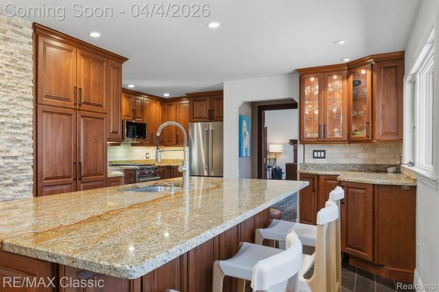 16800 Bell Creek Lane, Livonia, MI 48154