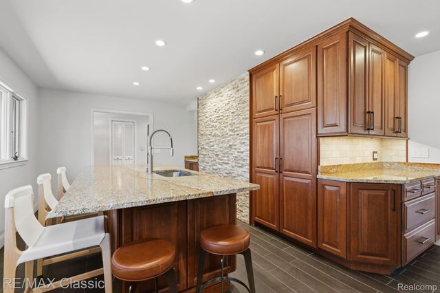 16800 Bell Creek Lane, Livonia, MI 48154