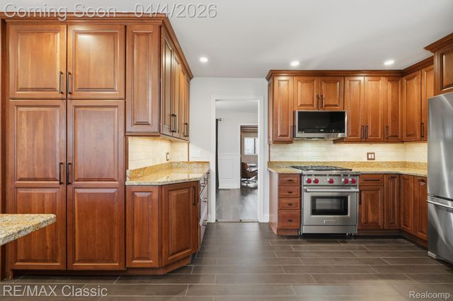 16800 Bell Creek Lane, Livonia, MI 48154