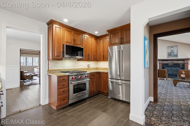 16800 Bell Creek Lane, Livonia, MI 48154