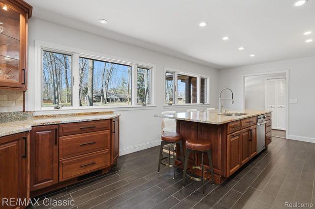 16800 Bell Creek Lane, Livonia, MI 48154