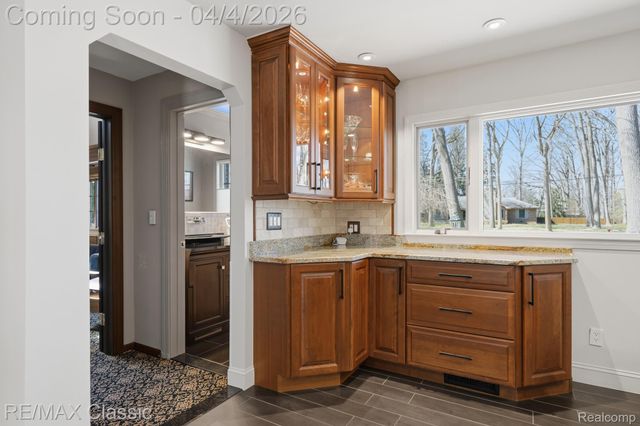 16800 Bell Creek Lane, Livonia, MI 48154