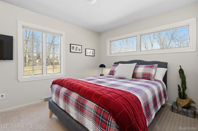 16800 Bell Creek Lane, Livonia, MI 48154