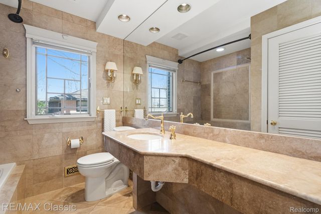 16800 Bell Creek Lane, Livonia, MI 48154