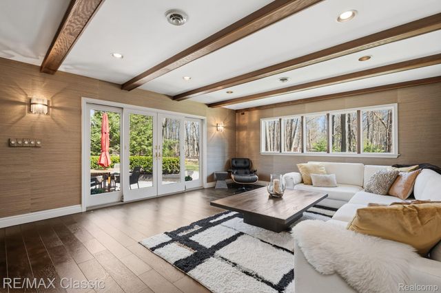 16800 Bell Creek Lane, Livonia, MI 48154