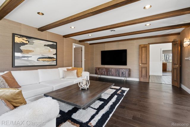 16800 Bell Creek Lane, Livonia, MI 48154