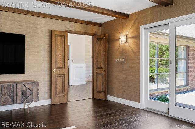 16800 Bell Creek Lane, Livonia, MI 48154