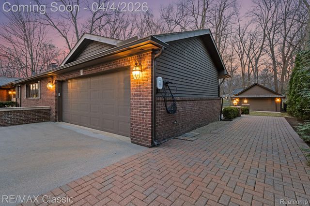 16800 Bell Creek Lane, Livonia, MI 48154