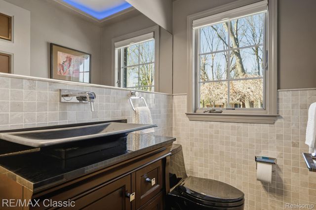 16800 Bell Creek Lane, Livonia, MI 48154