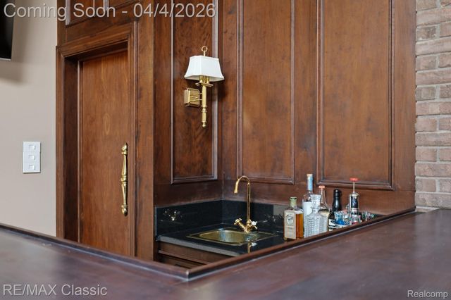 16800 Bell Creek Lane, Livonia, MI 48154