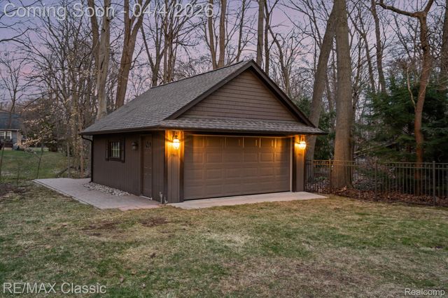 16800 Bell Creek Lane, Livonia, MI 48154