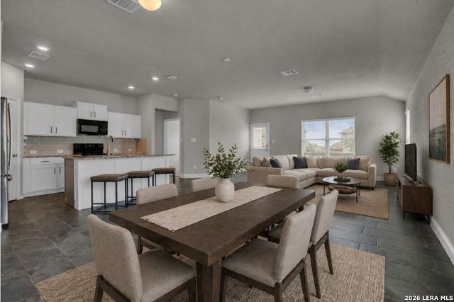 10306 MIDSUMMER MDW, Converse, TX 78109