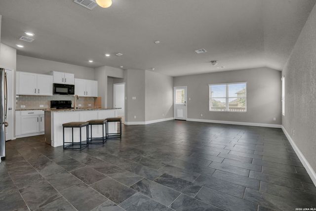 10306 MIDSUMMER MDW, Converse, TX 78109