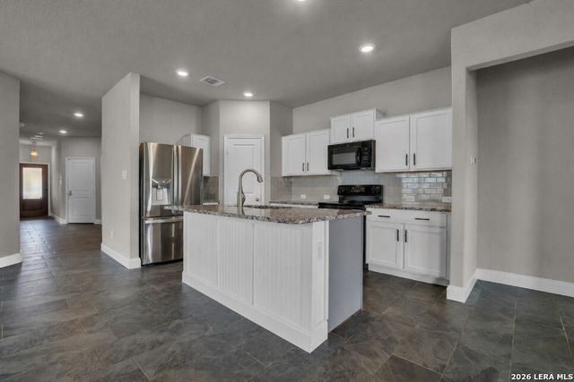 10306 MIDSUMMER MDW, Converse, TX 78109