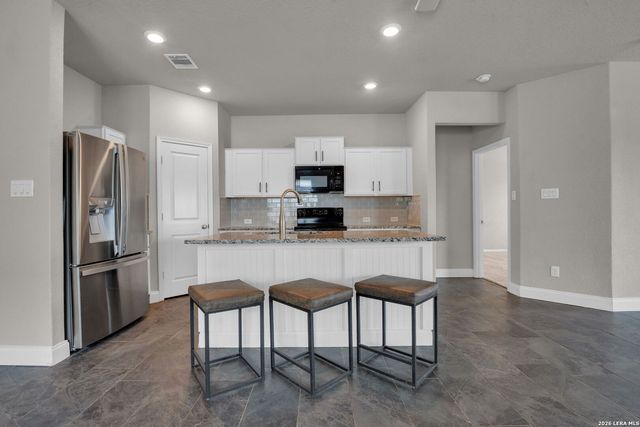 10306 MIDSUMMER MDW, Converse, TX 78109