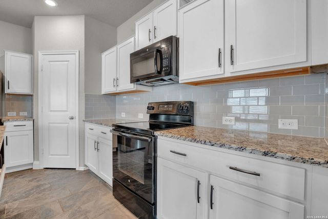 10306 MIDSUMMER MDW, Converse, TX 78109