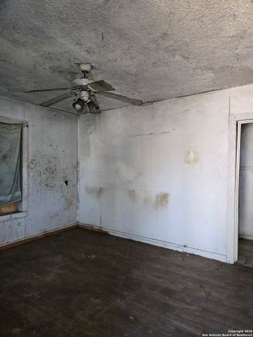 2926 El Paso, San Antonio, TX 78207