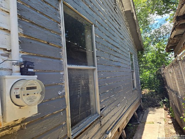 2926 El Paso, San Antonio, TX 78207