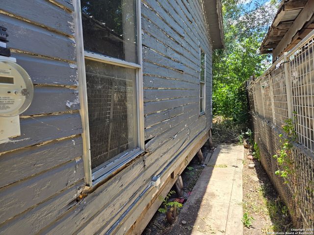 2926 El Paso, San Antonio, TX 78207