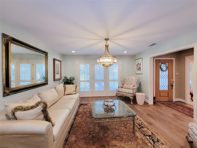 5 Hunters Branch Drive, Houston, TX 77024