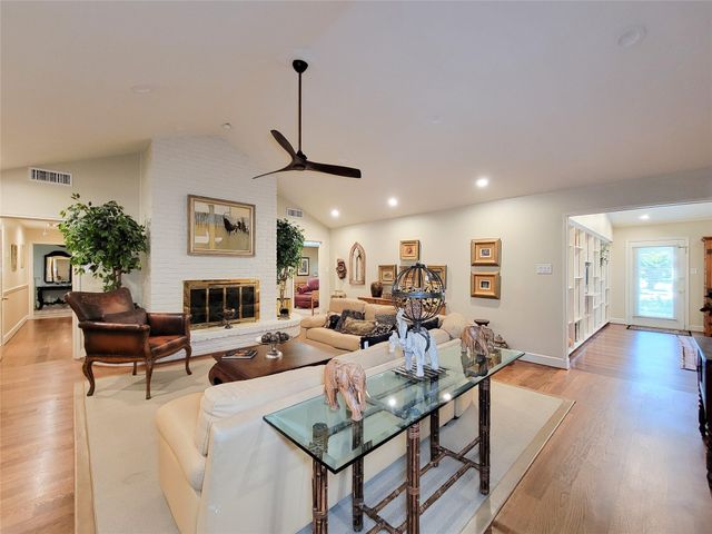 5 Hunters Branch Drive, Houston, TX 77024