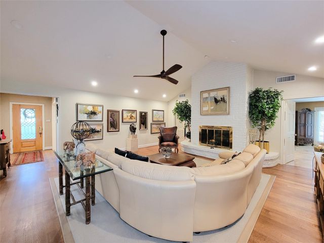 5 Hunters Branch Drive, Houston, TX 77024