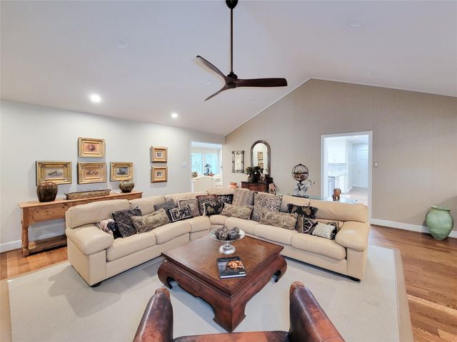 5 Hunters Branch Drive, Houston, TX 77024