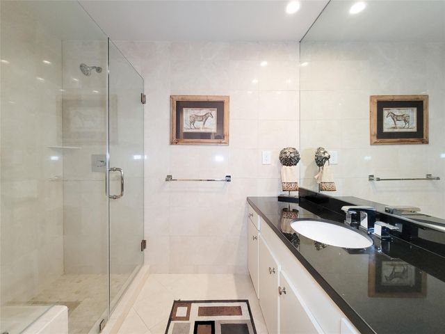 5 Hunters Branch Drive, Houston, TX 77024
