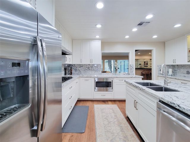 5 Hunters Branch Drive, Houston, TX 77024