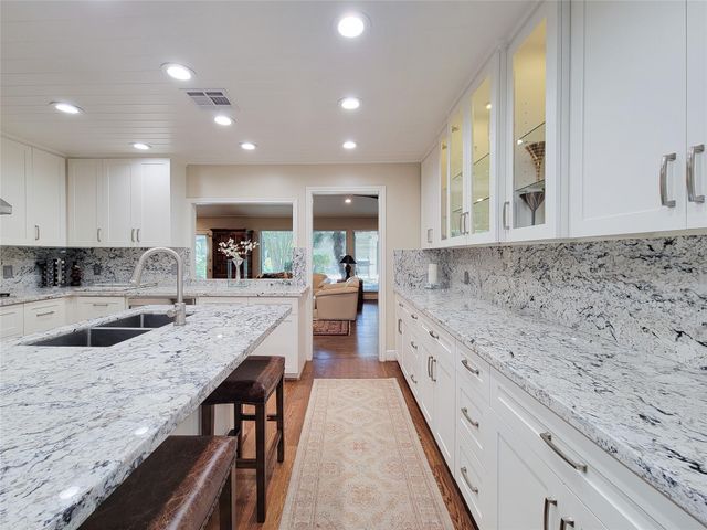 5 Hunters Branch Drive, Houston, TX 77024