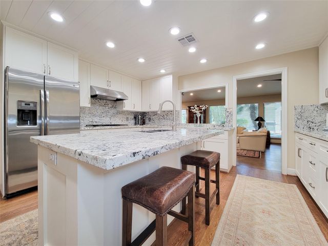 5 Hunters Branch Drive, Houston, TX 77024