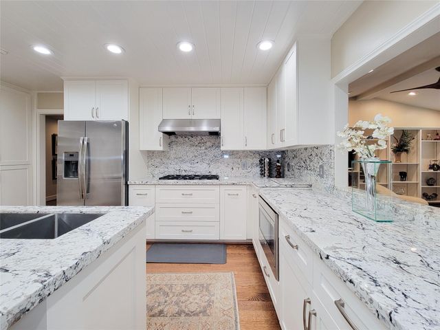 5 Hunters Branch Drive, Houston, TX 77024