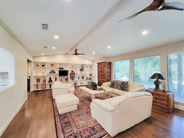 5 Hunters Branch Drive, Houston, TX 77024