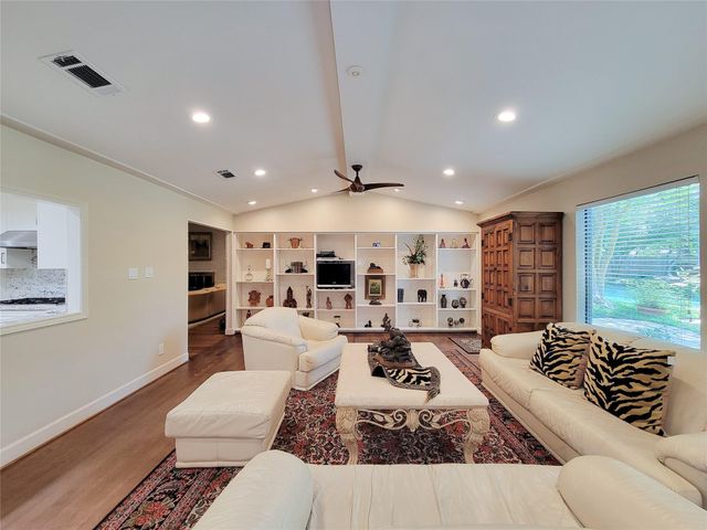 5 Hunters Branch Drive, Houston, TX 77024