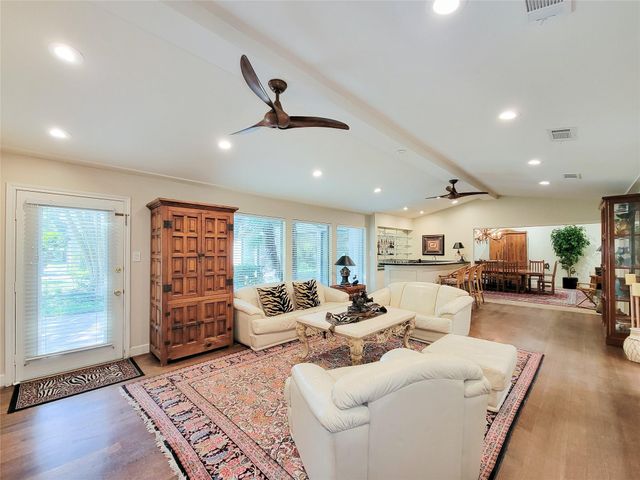 5 Hunters Branch Drive, Houston, TX 77024