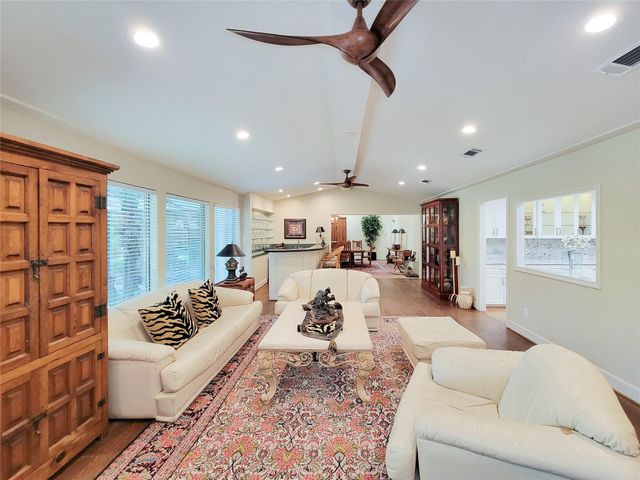 5 Hunters Branch Drive, Houston, TX 77024