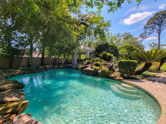 5 Hunters Branch Drive, Houston, TX 77024