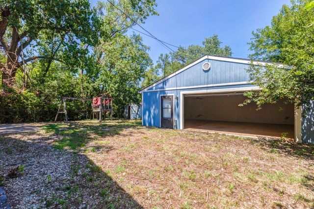 321 E Minneapolis Ave, Salina, KS 67401
