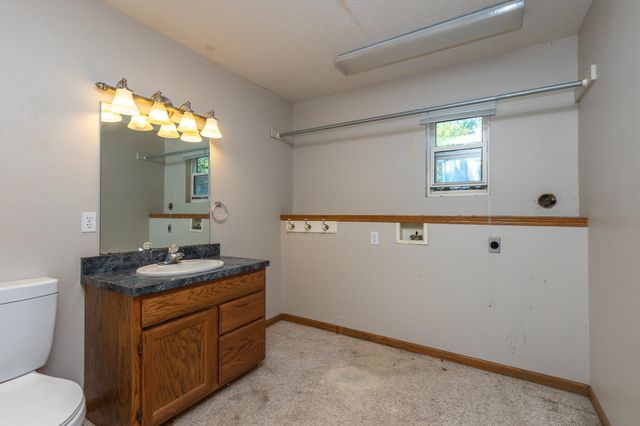 321 E Minneapolis Ave, Salina, KS 67401