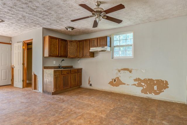 321 E Minneapolis Ave, Salina, KS 67401