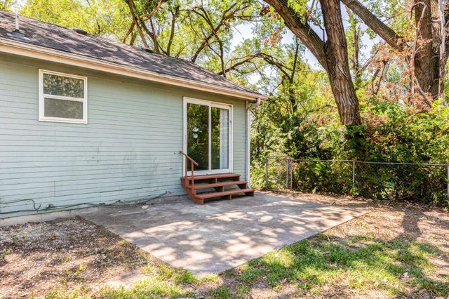 321 E Minneapolis Ave, Salina, KS 67401